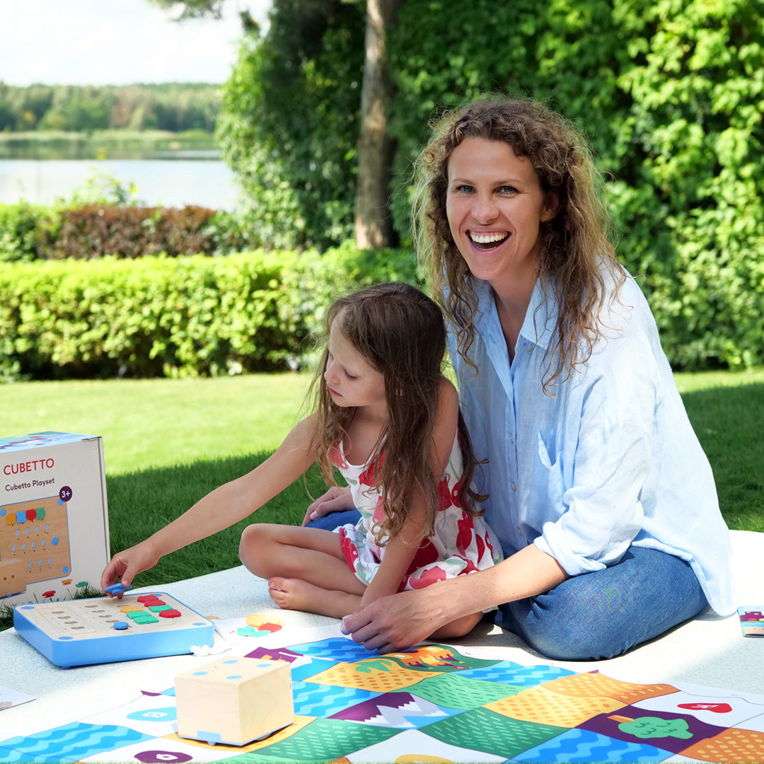Cubetto – drewniany robot edukacyjny składający się z panelu kontrolnego i kolorowych klocków funkcyjnych do programowania. Służy do nauki programowania dla dzieci, wspiera rozwój umiejętności manualnych, logicznego myślenia i kodowania. Dla dzieci od 3 roku życia.