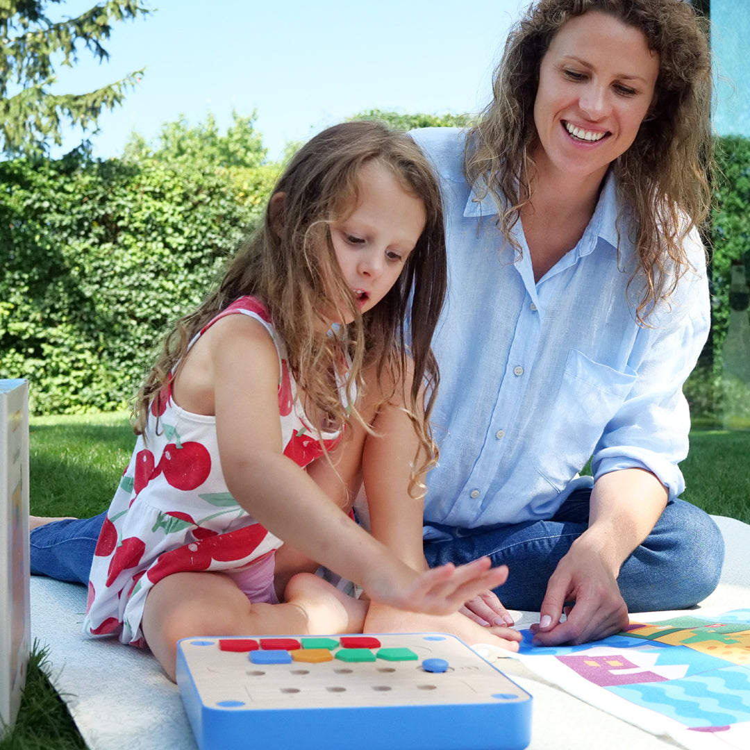 Cubetto – drewniany robot edukacyjny składający się z panelu kontrolnego i kolorowych klocków funkcyjnych do programowania. Służy do nauki programowania dla dzieci, wspiera rozwój umiejętności manualnych, logicznego myślenia i kodowania. Dla dzieci od 3 roku życia.