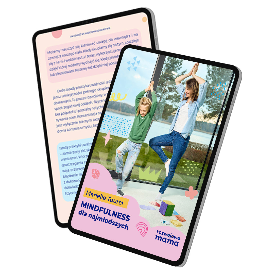 Na obrazku widoczny tablet z wyświetlona okładką mini e-booka "Mindfulness dla najmłodszych" oraz drugi - z jedną ze stron e-booka