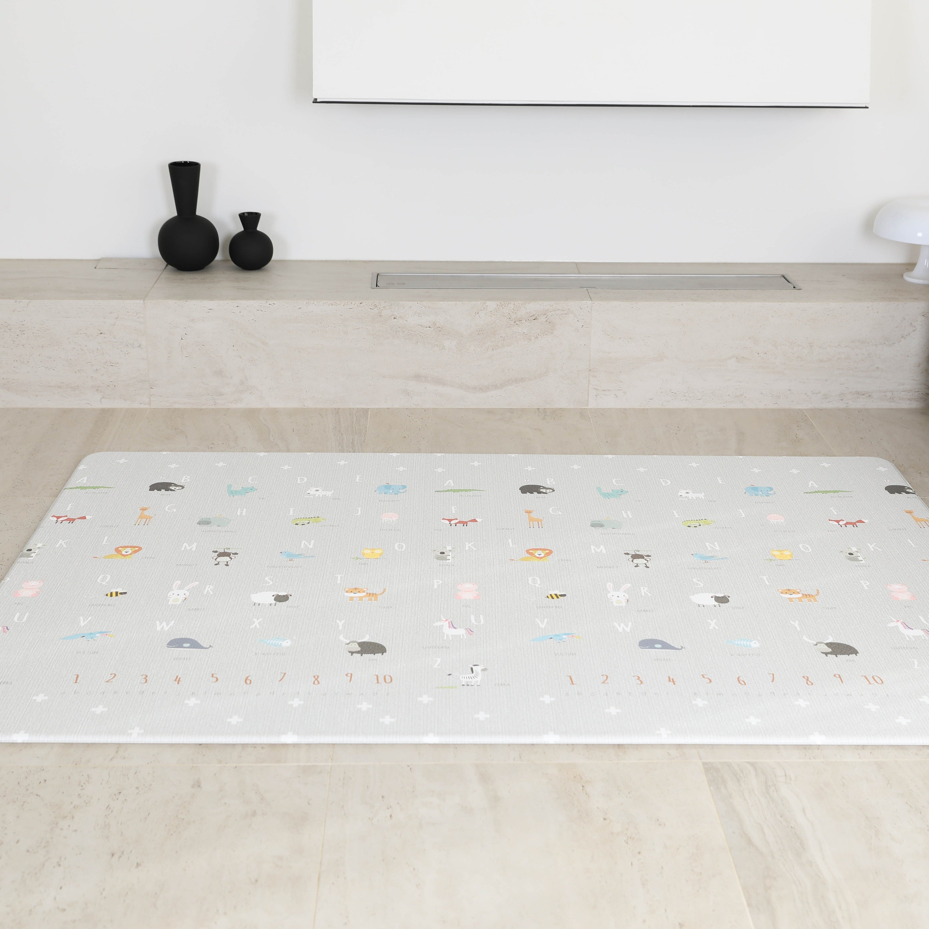 Mata Dwinguler Soft Animals M w pokoju dziecięcym – elegancki design jak dywan, wspiera rozwój motoryczny 0–7 lat