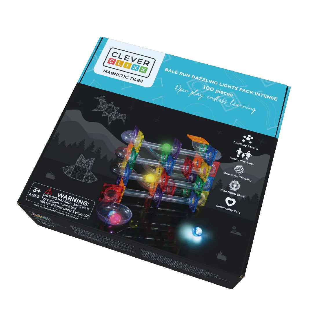 CleverClixx Ball Run Dazzling Lights Intense – zestaw 100 magnetycznych klocków ze świecącymi elementami, umożliwiający dzieciom budowanie spektakularnych tras dla kulek, które świecą w ciemności, zapewniając trwałość i stabilność dzięki solidnej konstrukcji i mocnym magnesom.