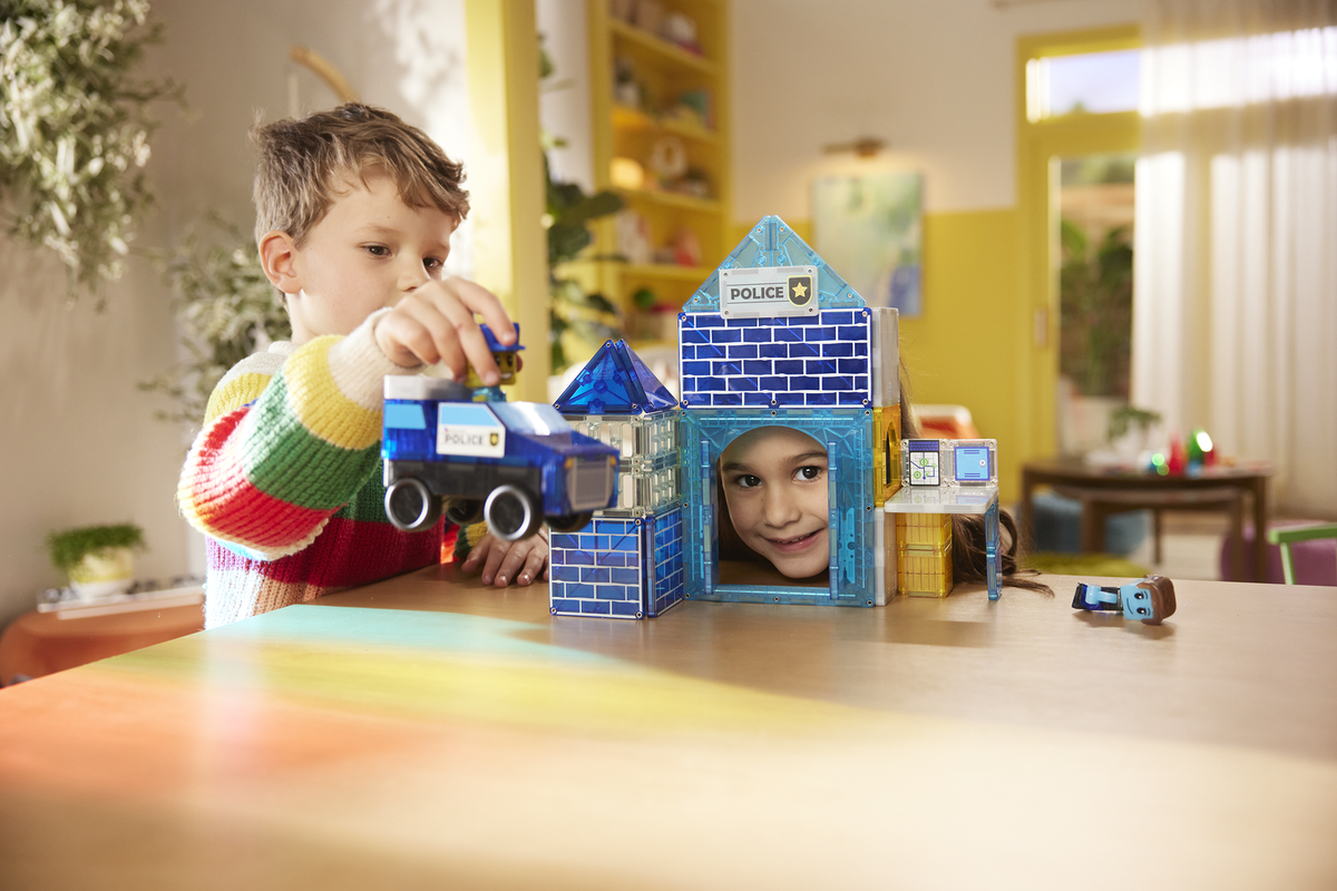 MAGNA-TILES Police Station – radiowóz na podwoziu Pullback Chassis
