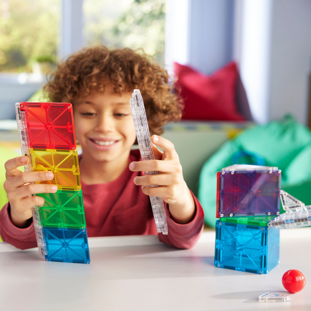 MAGNA-TILES Rail Racers – zabawa dziecka