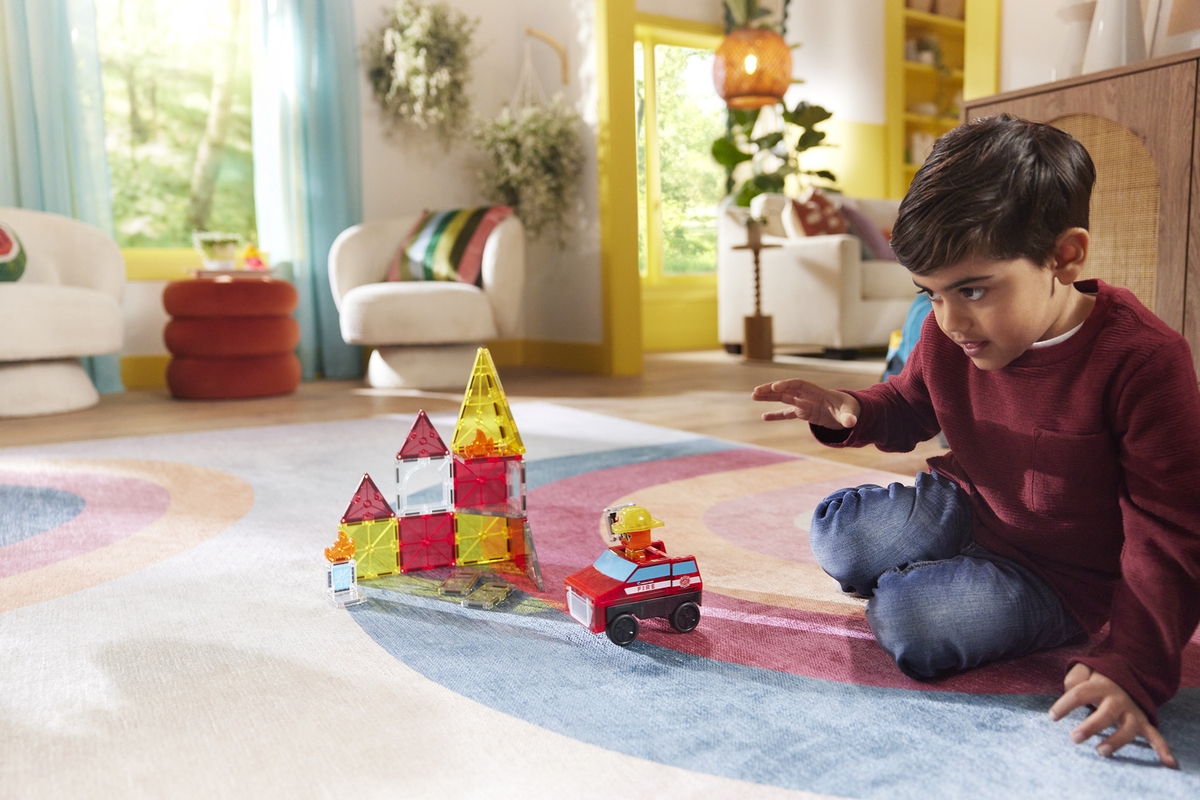 MAGNA-TILES Fire Rescue – wóz strażacki na podwoziu Pullback Chassis