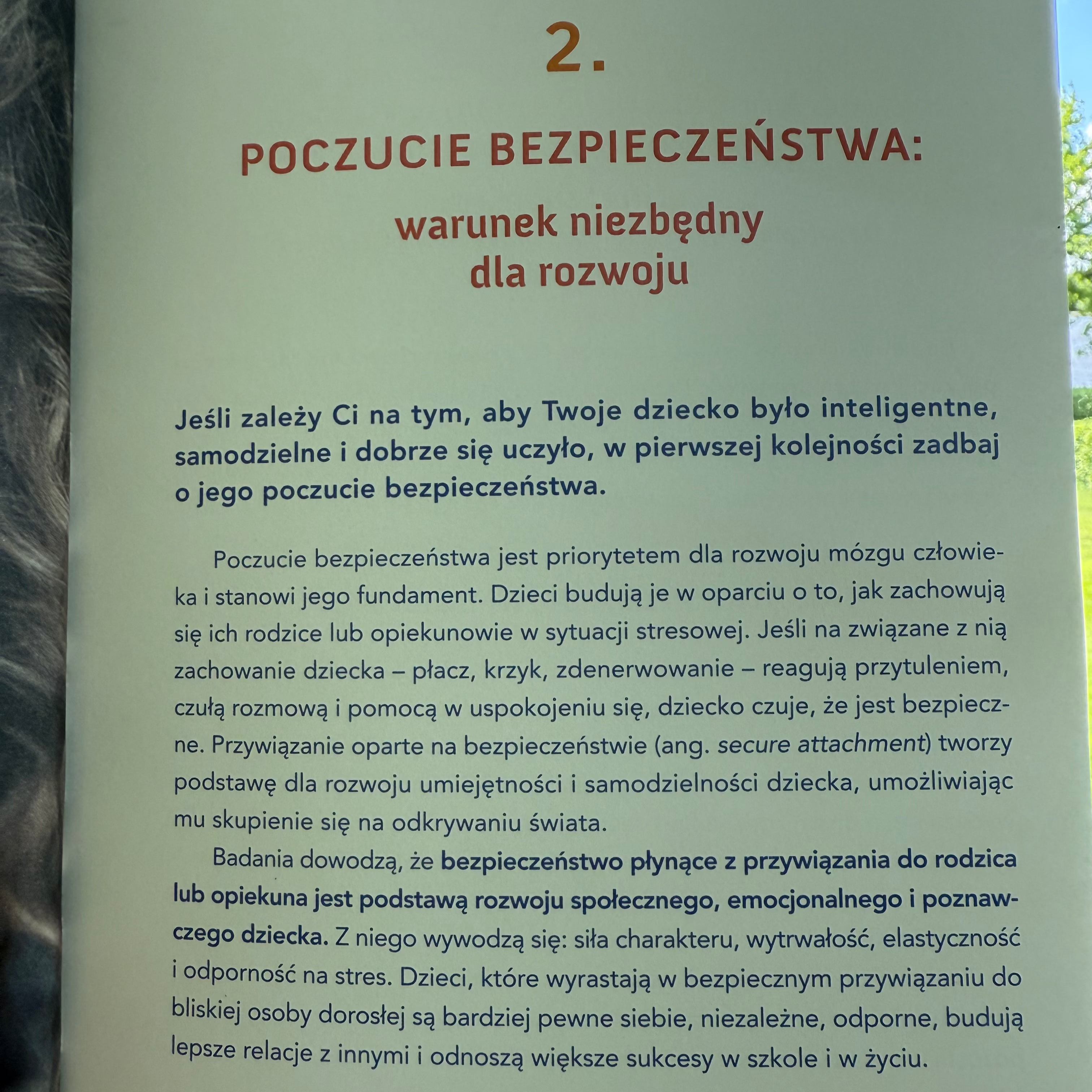 Przykładowa strona poradnika „Twoje dziecko" – czytelny układ z badaniami naukowymi i praktycznymi poradami dla rodziców