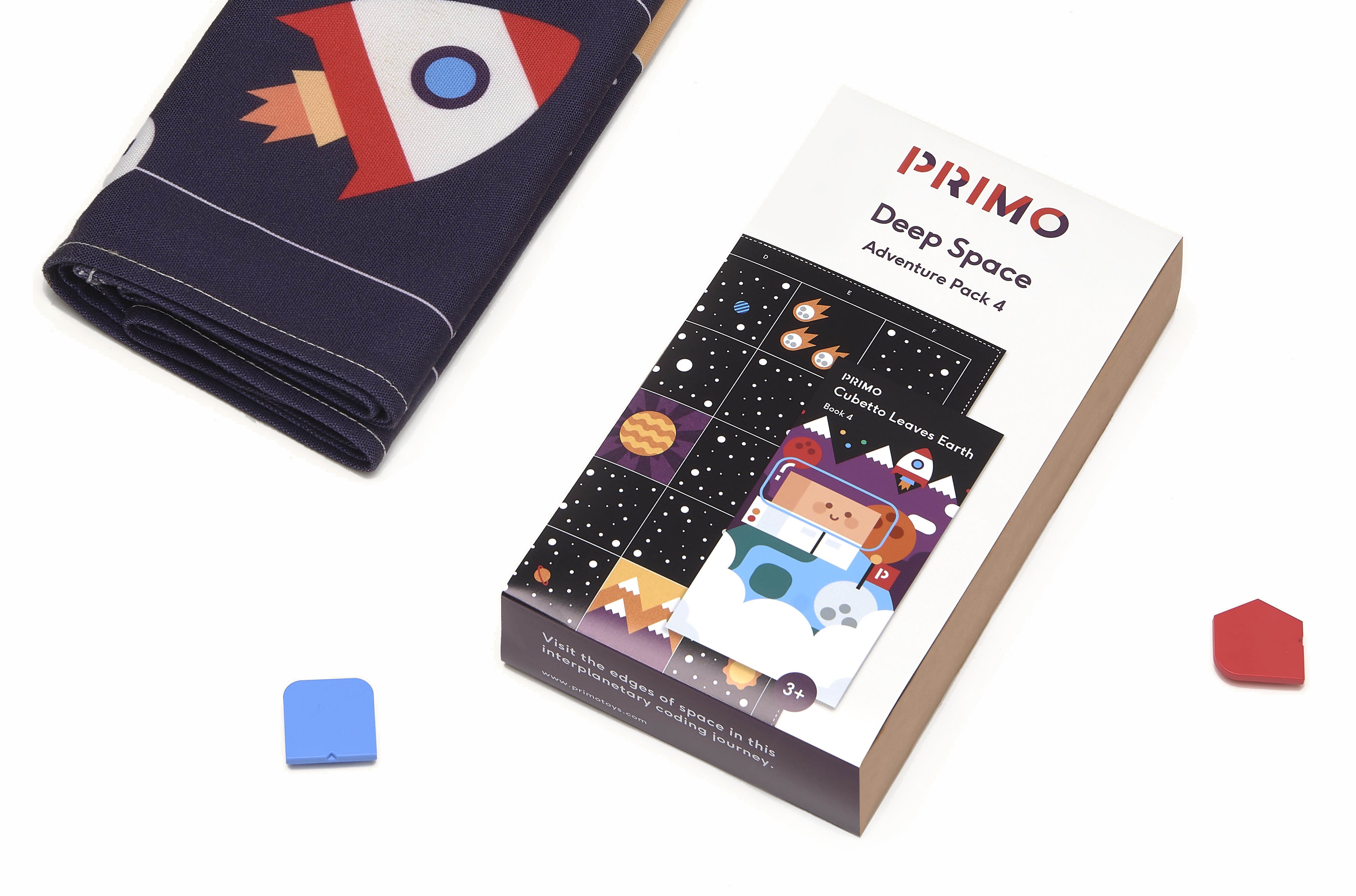 Zestaw "Mapa do robota Cubetto - Przygoda w Dalekim Kosmosie" zawiera szczegółowo zaprojektowaną mapę przedstawiającą różne zakątki Układu Słonecznego oraz książeczkę z opowiadaniami. Dzieci mogą programować ruchy robota Cubetto, aby odkrywać przestrzeń kosmiczną, odwiedzając Międzynarodową Stację Kosmiczną, Marsa i Jowisza. 