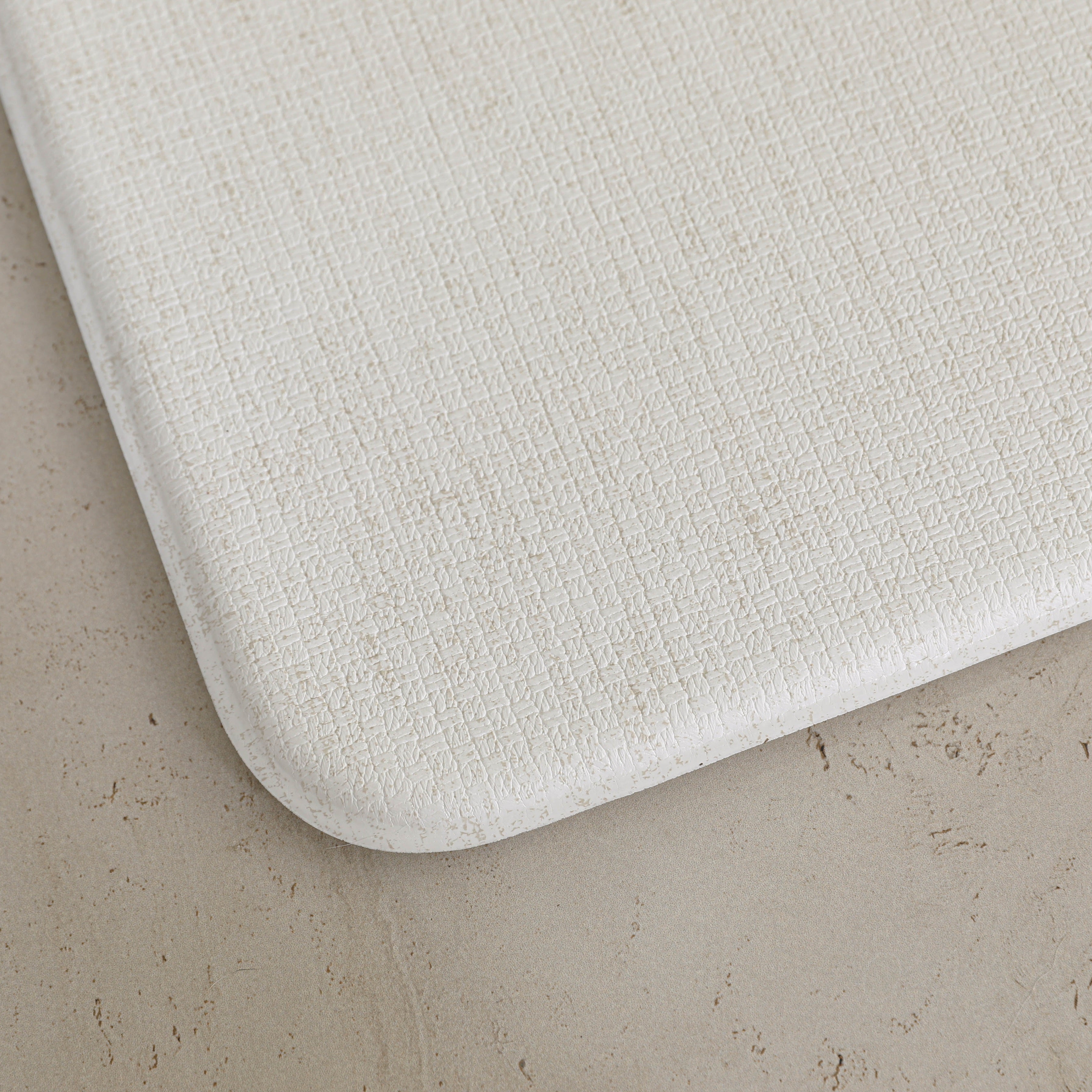 Dwustronna mata Dwinguler Soft Animals rozmiar M – delikatny wzór zwierzątek, minimalistyczny design, bezpieczna EN-71