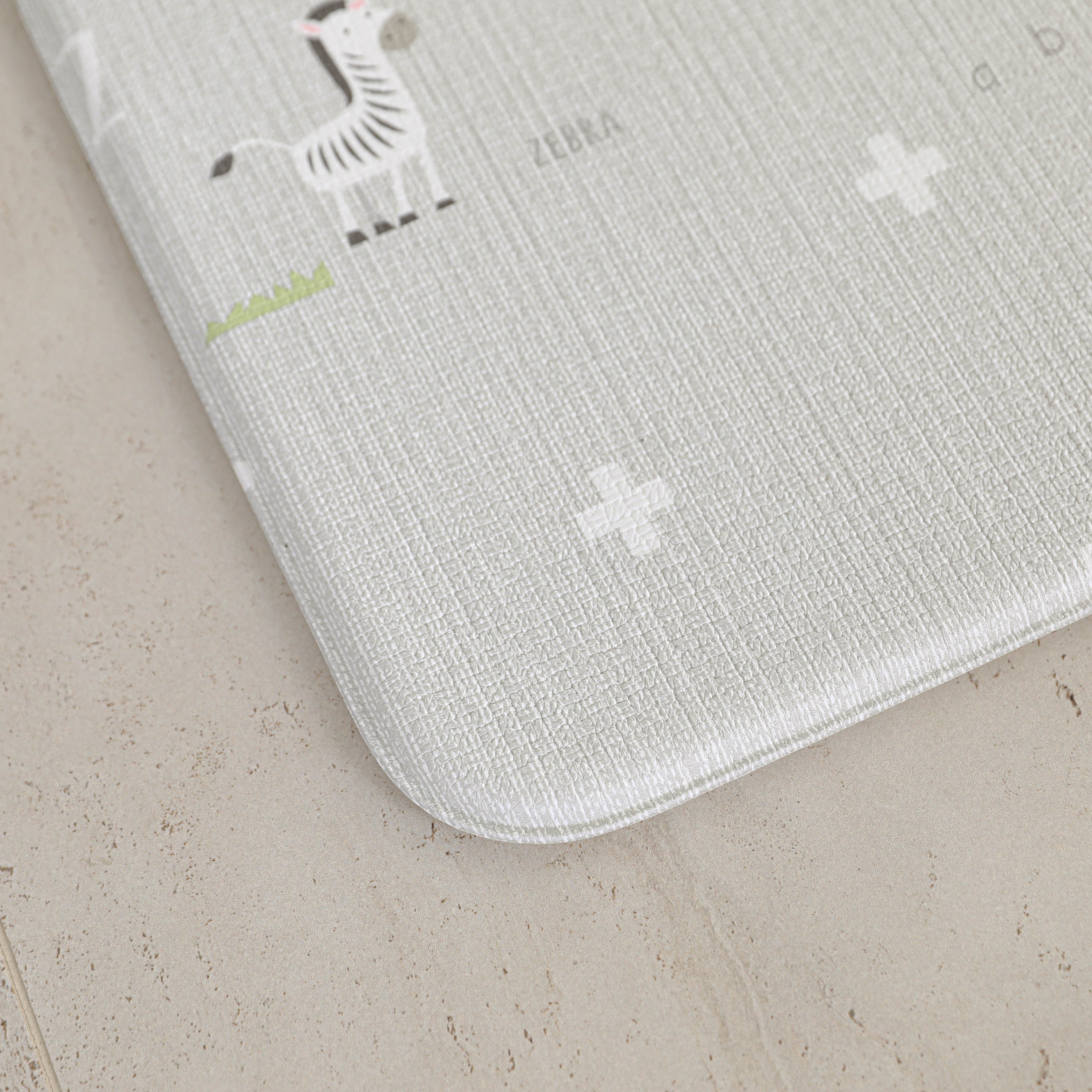 Mata piankowa Dwinguler Soft Animals M – neutralne wzory nie rozpraszają uwagi dziecka, wodoodporna, 190×140 cm
