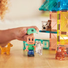 MAGNA-TILES Puppy Park – zabawa dziecka