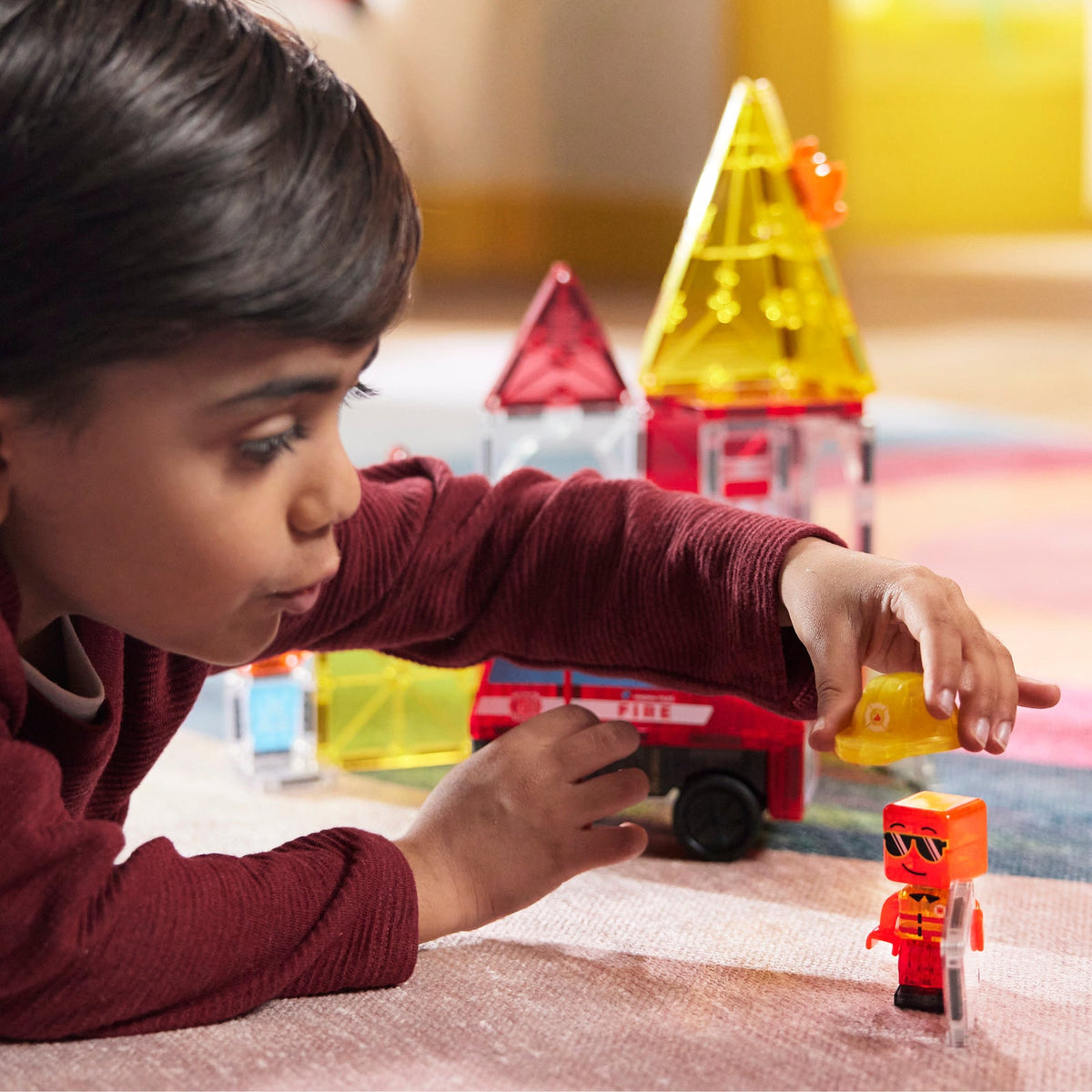 MAGNA-TILES Fire Rescue – zabawa dziecka